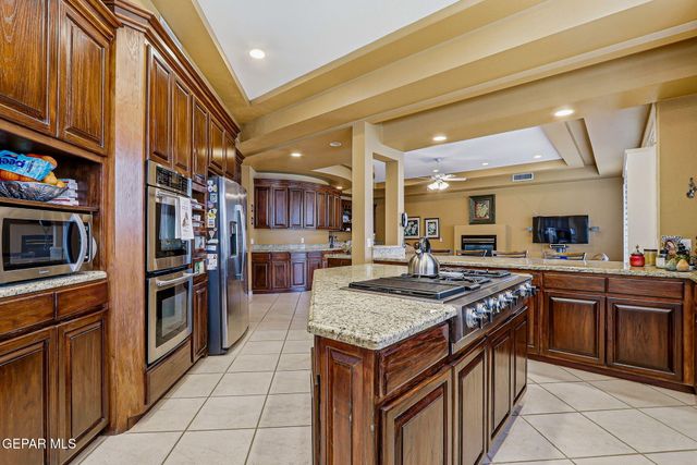 5806 DIAMOND POINT Circle, El Paso, TX 79912