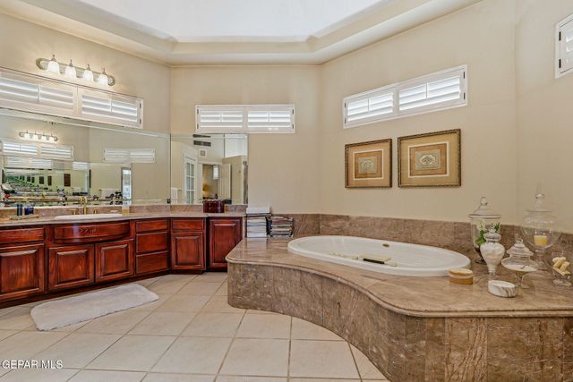 5806 DIAMOND POINT Circle, El Paso, TX 79912