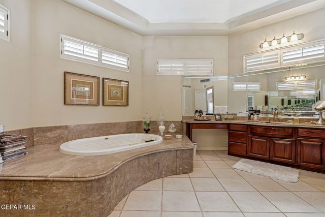 5806 DIAMOND POINT Circle, El Paso, TX 79912