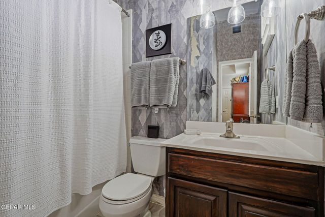 5806 DIAMOND POINT Circle, El Paso, TX 79912