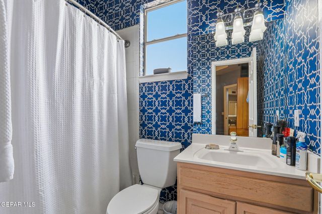 5806 DIAMOND POINT Circle, El Paso, TX 79912