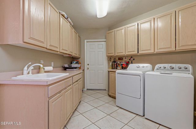 5806 DIAMOND POINT Circle, El Paso, TX 79912