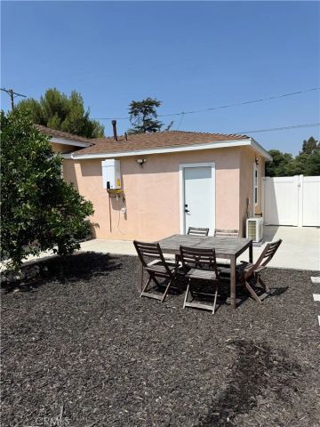 6144 Fair Ave., North Hollywood, CA 91606
