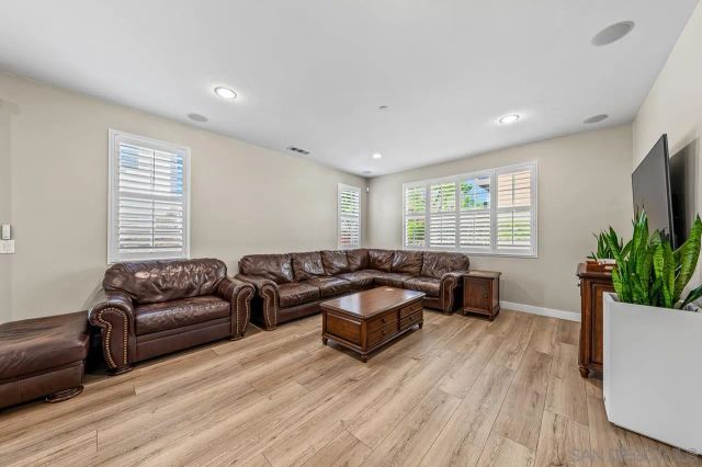 2207 Antonio Dr, Chula Vista, CA 91915