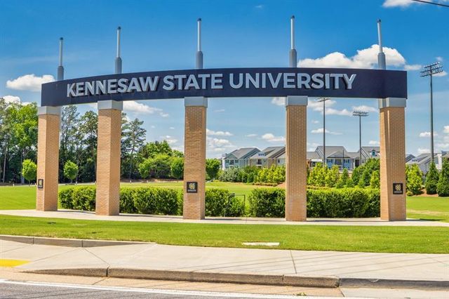 5623 Meadowstone Walk, Kennesaw, GA 30152