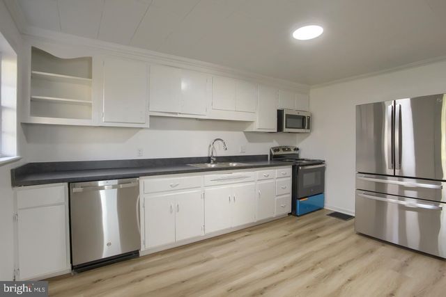 19 W HARRISBURG ST, Dillsburg, PA 17019