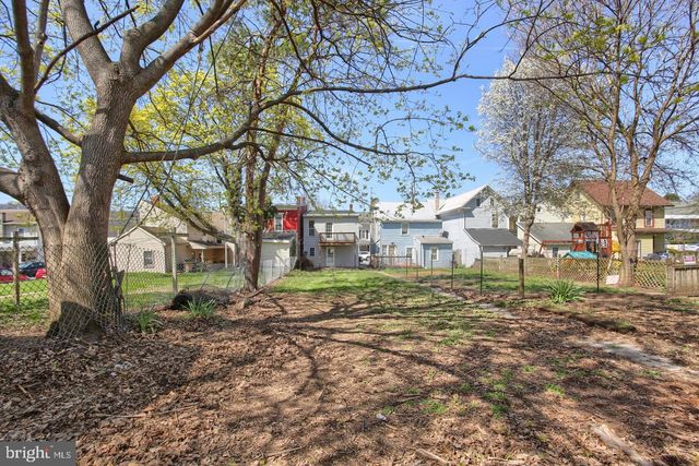 19 W HARRISBURG ST, Dillsburg, PA 17019