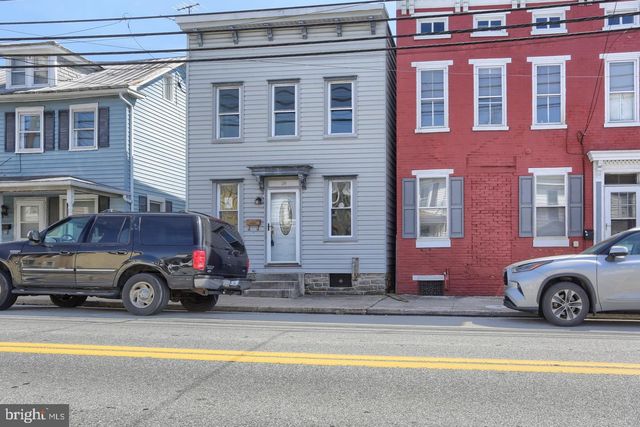 19 W HARRISBURG ST, Dillsburg, PA 17019