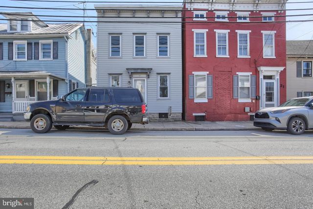 19 W HARRISBURG ST, Dillsburg, PA 17019