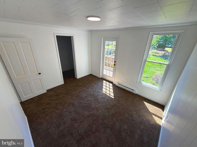 19 W HARRISBURG ST, Dillsburg, PA 17019
