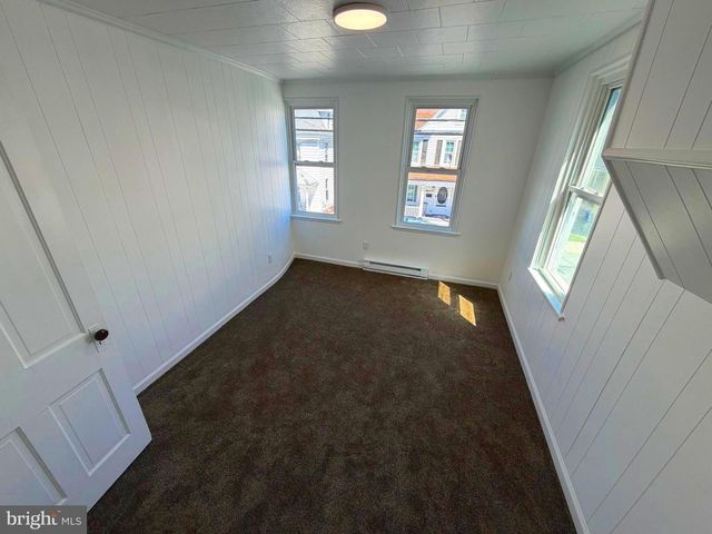 19 W HARRISBURG ST, Dillsburg, PA 17019