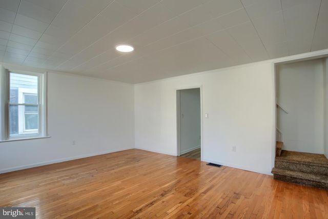 19 W HARRISBURG ST, Dillsburg, PA 17019