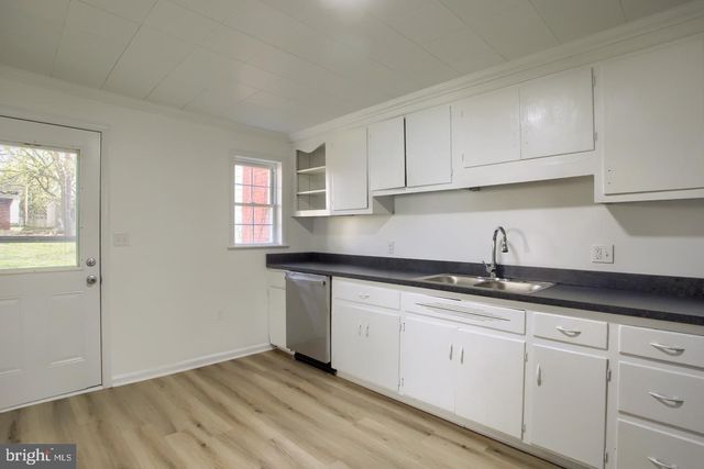 19 W HARRISBURG ST, Dillsburg, PA 17019