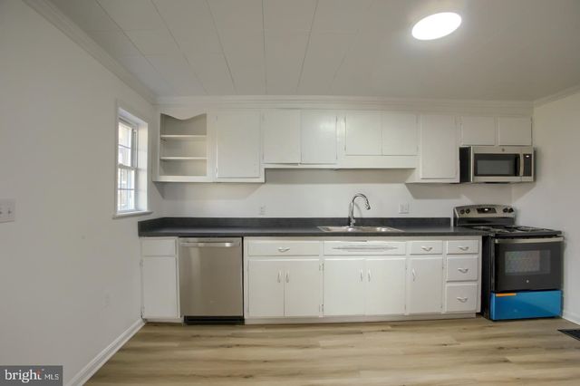 19 W HARRISBURG ST, Dillsburg, PA 17019