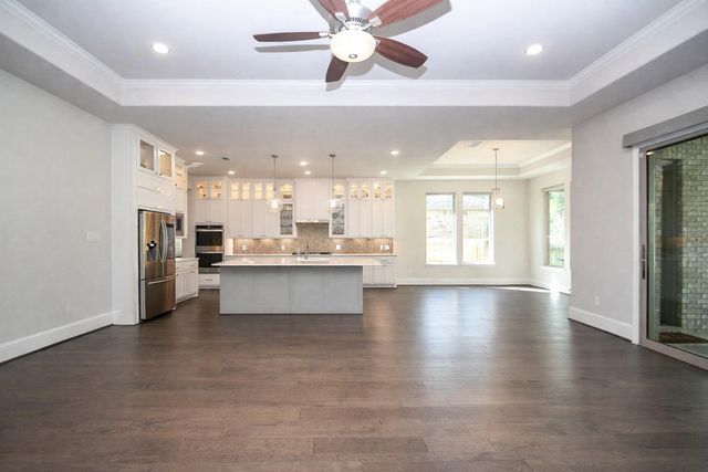 604 Castlewood Cove Lane, Pinehurst, TX 77362