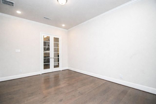 604 Castlewood Cove Lane, Pinehurst, TX 77362