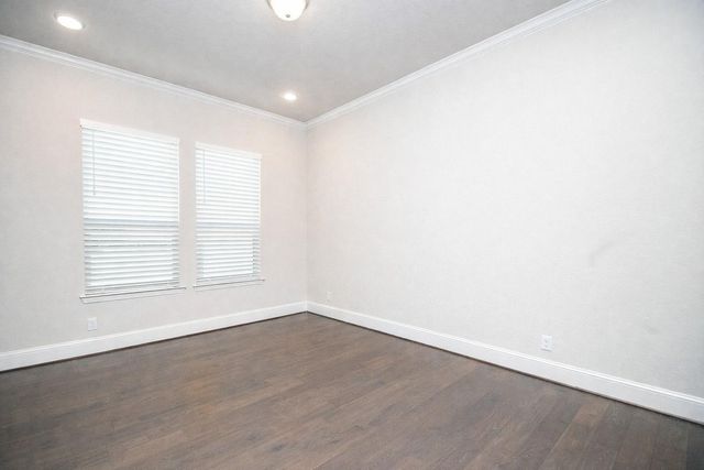 604 Castlewood Cove Lane, Pinehurst, TX 77362