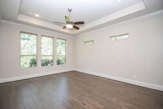 604 Castlewood Cove Lane, Pinehurst, TX 77362