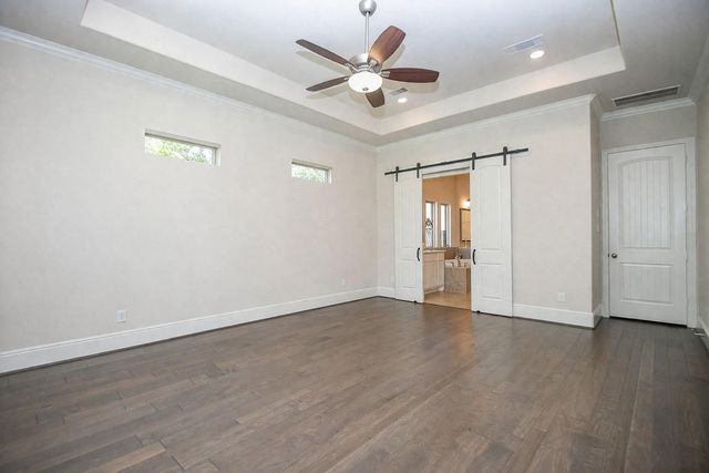 604 Castlewood Cove Lane, Pinehurst, TX 77362