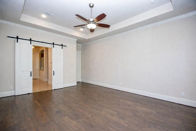 604 Castlewood Cove Lane, Pinehurst, TX 77362