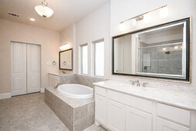 604 Castlewood Cove Lane, Pinehurst, TX 77362