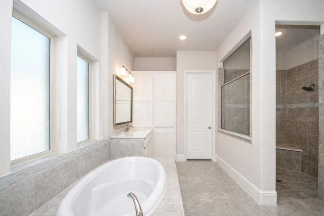 604 Castlewood Cove Lane, Pinehurst, TX 77362