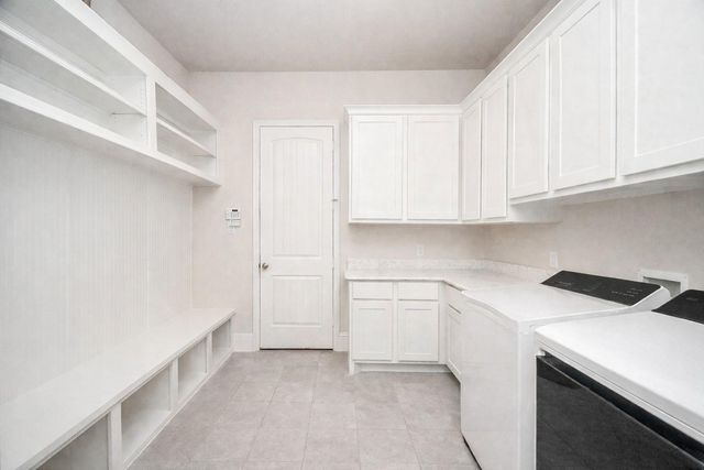 604 Castlewood Cove Lane, Pinehurst, TX 77362