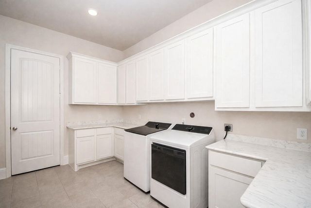 604 Castlewood Cove Lane, Pinehurst, TX 77362