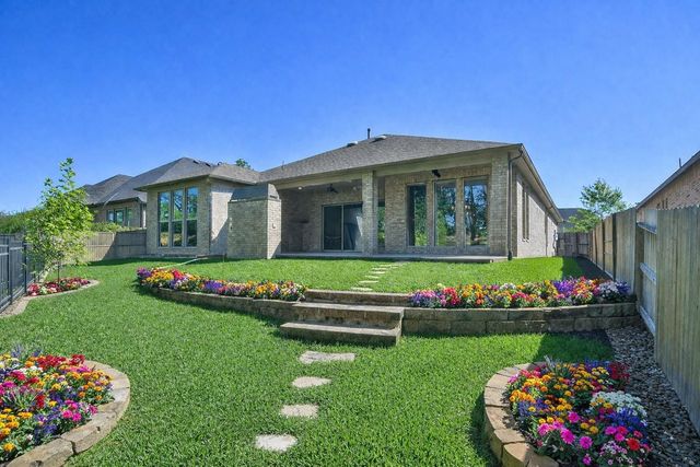 604 Castlewood Cove Lane, Pinehurst, TX 77362