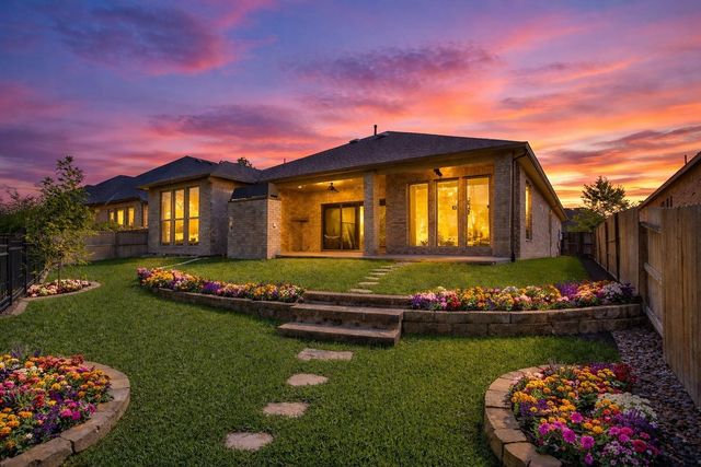 604 Castlewood Cove Lane, Pinehurst, TX 77362