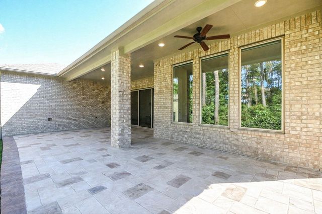 604 Castlewood Cove Lane, Pinehurst, TX 77362