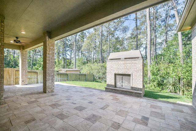 604 Castlewood Cove Lane, Pinehurst, TX 77362