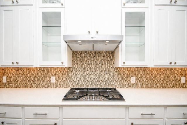 604 Castlewood Cove Lane, Pinehurst, TX 77362