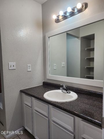 2912 E East Glen Drive, El Paso, TX 79936