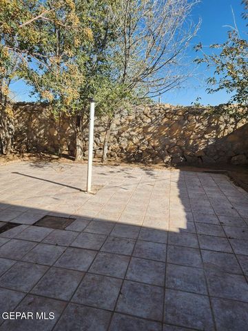 2912 E East Glen Drive, El Paso, TX 79936