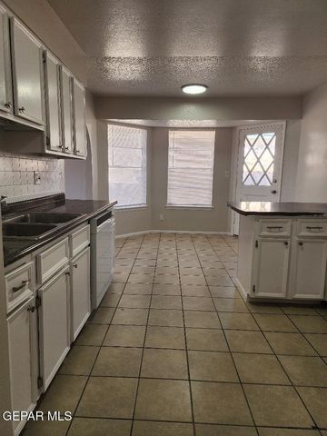 2912 E East Glen Drive, El Paso, TX 79936