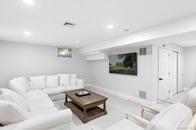 6 James Street, East Hampton, NY 11937