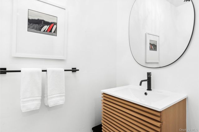 6 James Street, East Hampton, NY 11937