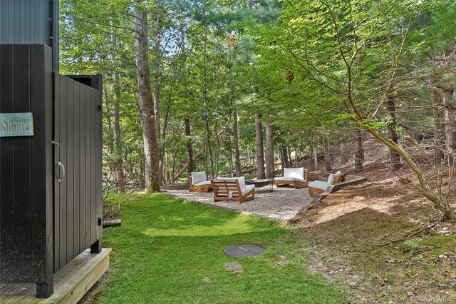 6 James Street, East Hampton, NY 11937