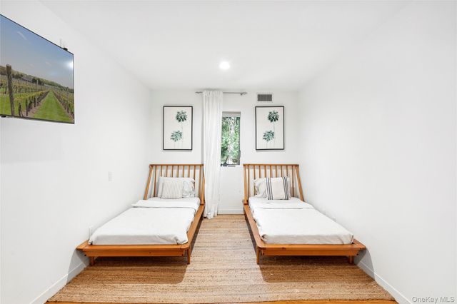 6 James Street, East Hampton, NY 11937