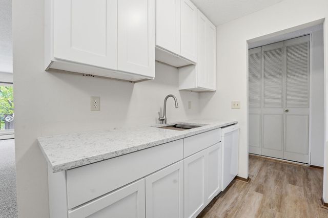 183 Little Canada Road E 305, Little Canada, MN 55117