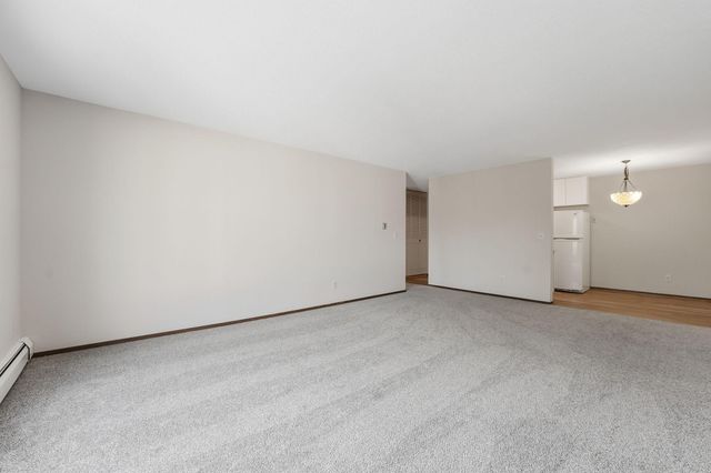 183 Little Canada Road E 305, Little Canada, MN 55117