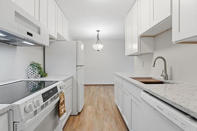 183 Little Canada Road E 305, Little Canada, MN 55117