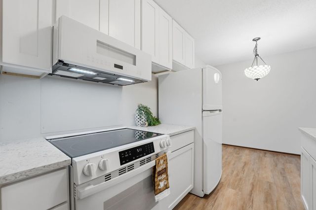 183 Little Canada Road E 305, Little Canada, MN 55117