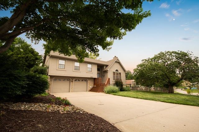3000 University Drive, Lawrence, KS 66049