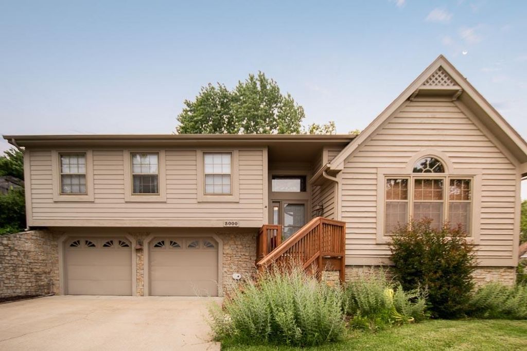 3000 University Drive, Lawrence, KS 66049
