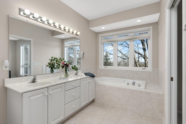 16550 Irwinton Circle, Lakeville, MN 55044