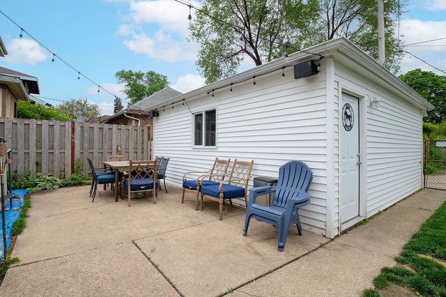 4154 N Dickinson Avenue, Chicago, IL 60641