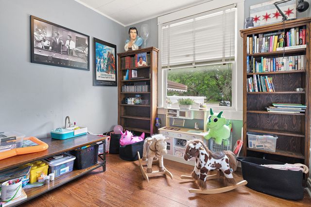4154 N Dickinson Avenue, Chicago, IL 60641