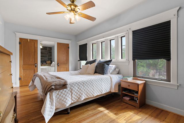 4154 N Dickinson Avenue, Chicago, IL 60641